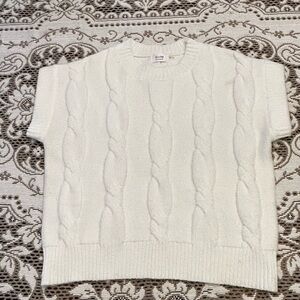 Bluivy Chunky Cable Knit Sleeved Sweater in Creamy White Women’s Small/Medium
